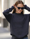 Светр у сірому кольорі